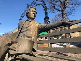 Statue of Sir John A. MacDonald depicted as sitting on a park bench.