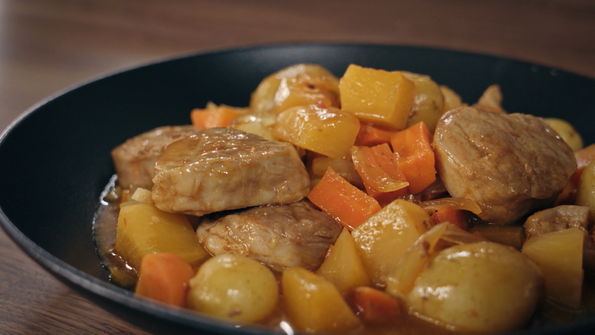 Filet de porc et légumes au four