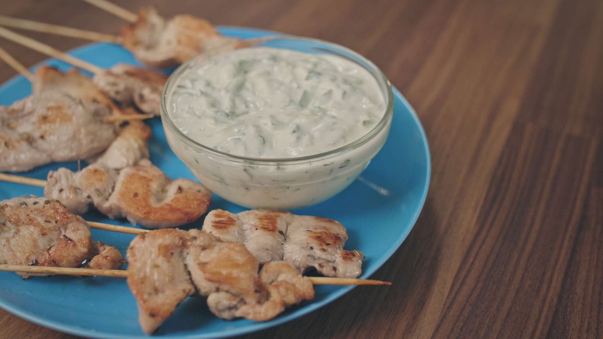 Souvlaki de poulet mariné et sa sauce tzatziki