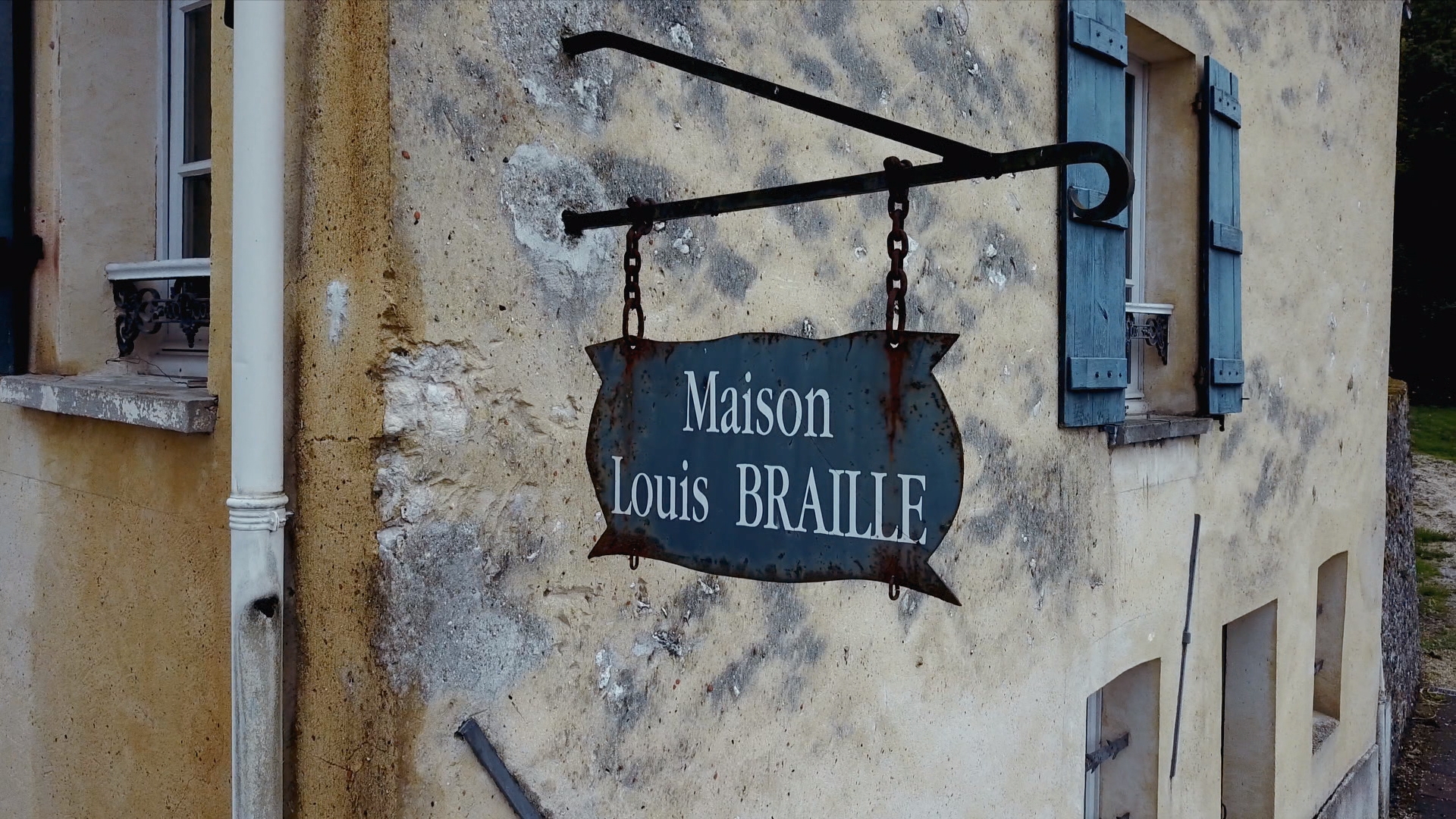 L’enseigne du musée Louis Braille à Coupvray.
