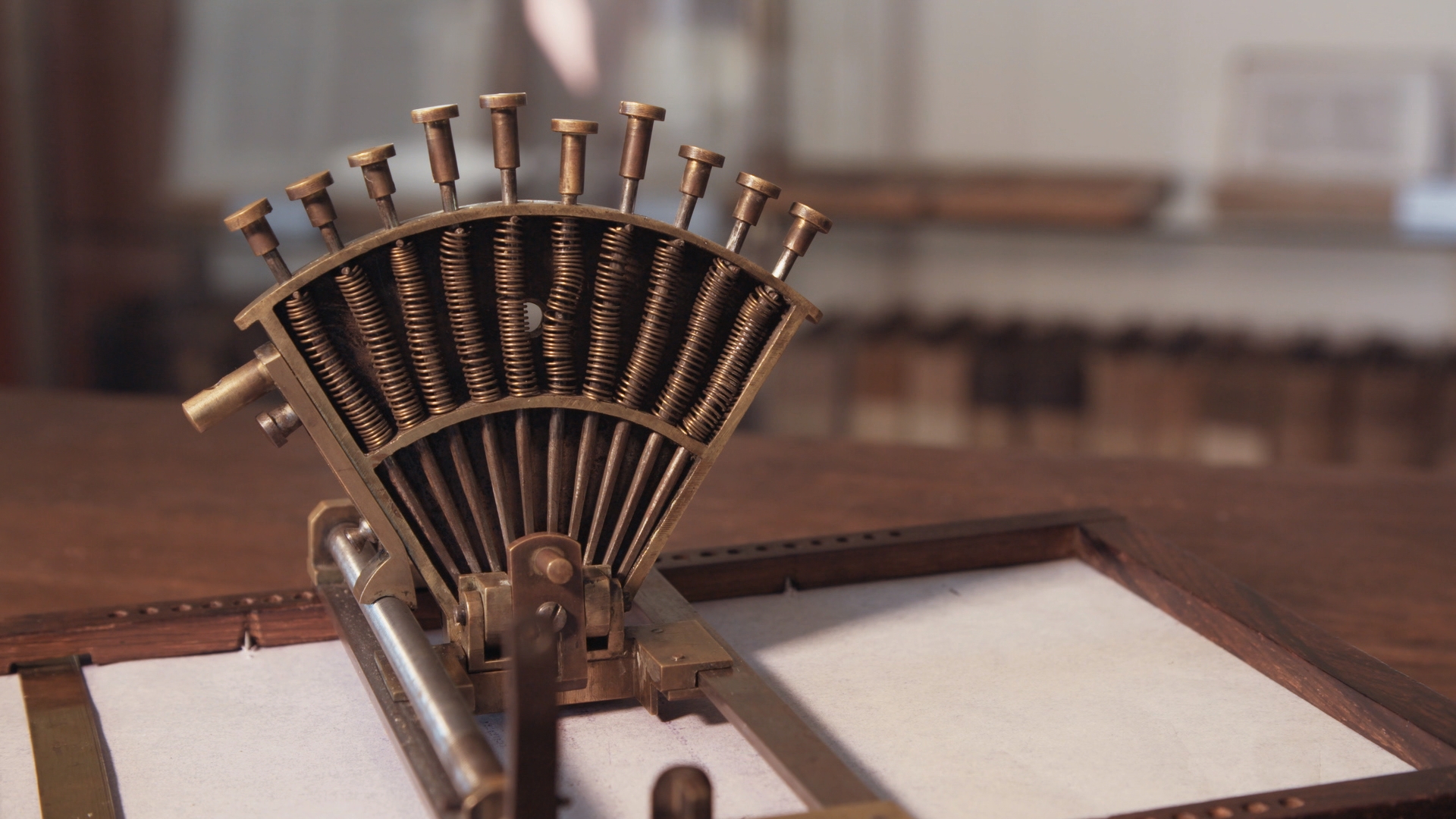 Un raphigraphe, appareil conçu pour écrire en décapoint, l’autre système d’écriture inventé par Braille