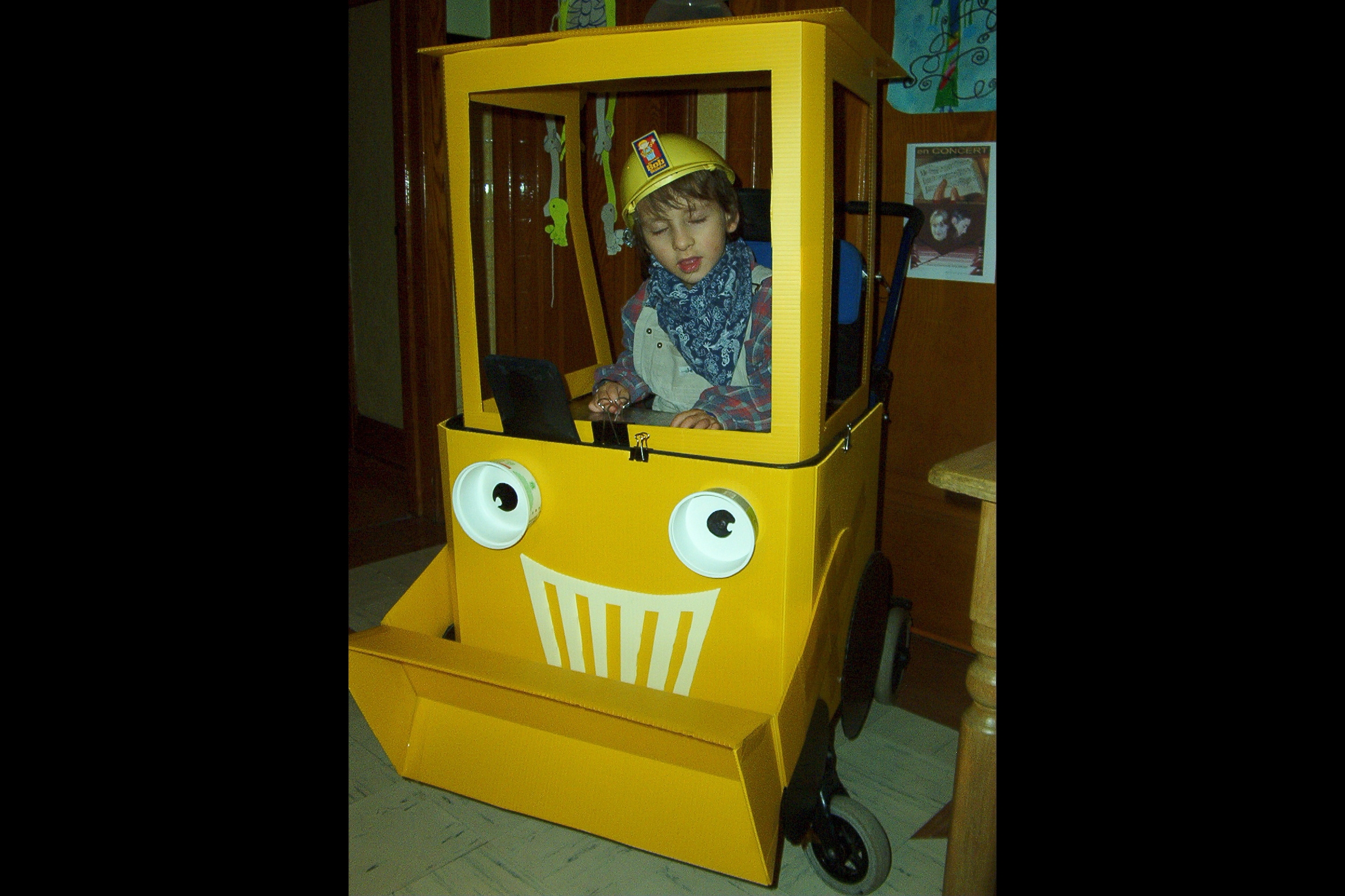 Bob le bricoleur avec un fauteuil roulant en tracteur