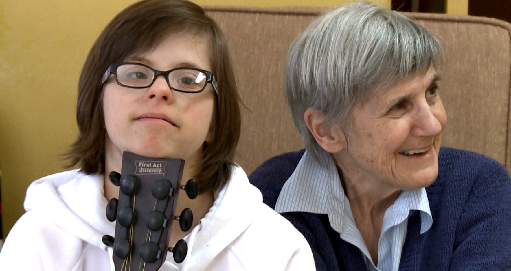 Une jeune femme trisomique et Louise Brissette
